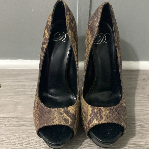 Heart in D Brown Snakeskin Peep-Toe Heels - Picture 4 of 4
